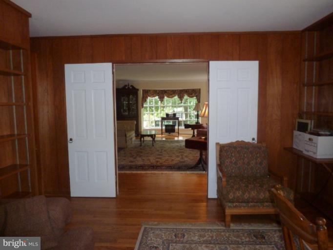 102 Tunbridge Road Baltimore, MD 21212 - Photo 8 of 30 Study/Library w/built-in bookcases