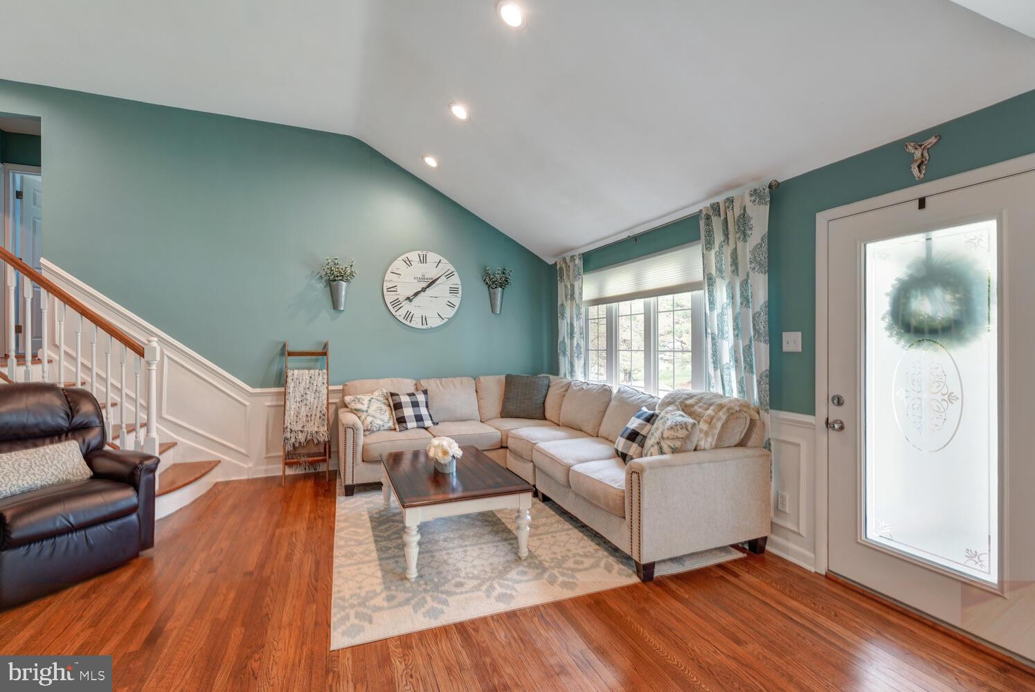 111 Holly Road Broomall, PA 19008 - Photo 3 of 37 Living Room
