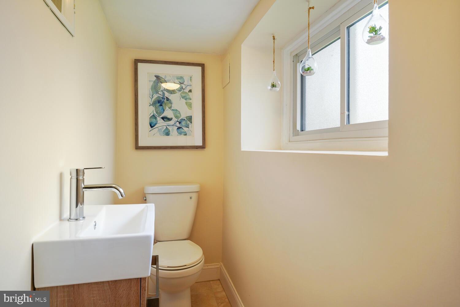 111 Holly Road Broomall, PA 19008 - Photo 29 of 37 Powder Room