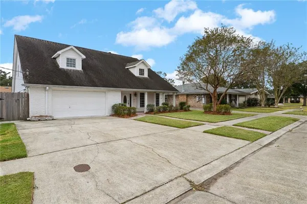 $479,000 | 10128 Stacy Court, River Ridge, LA 70123