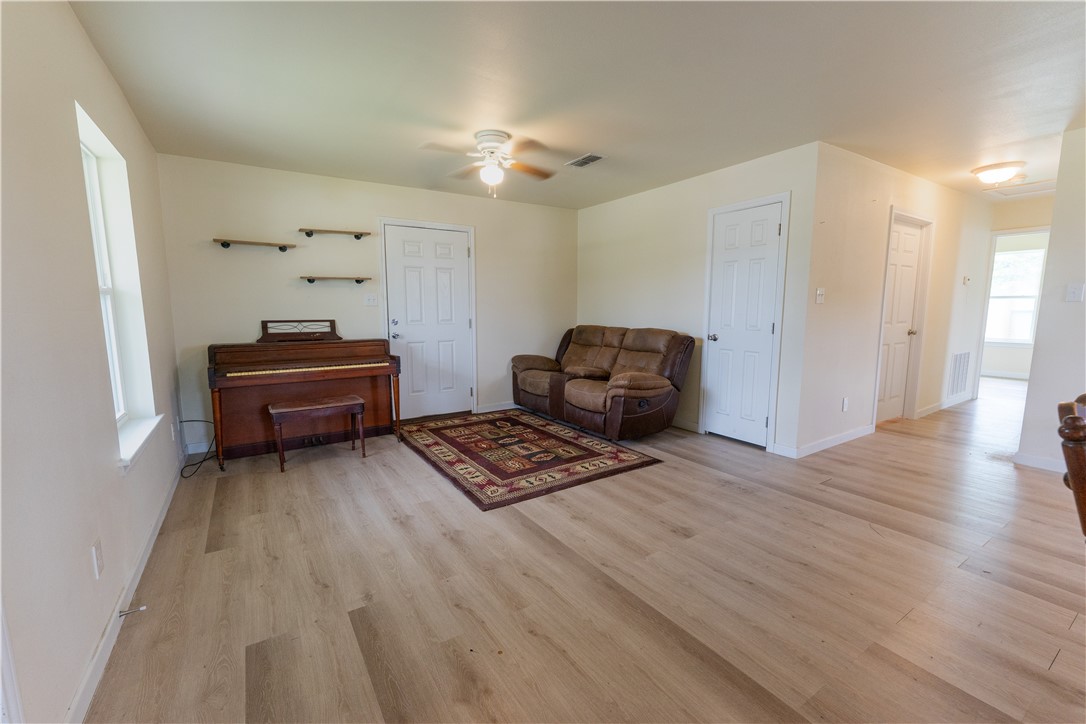 104 Commerce Street Refugio, TX 78377 - Photo 4 of 11