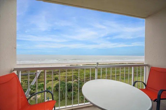$475,000 | 1401 East Beach Drive, Unit 814, Galveston, TX 77550