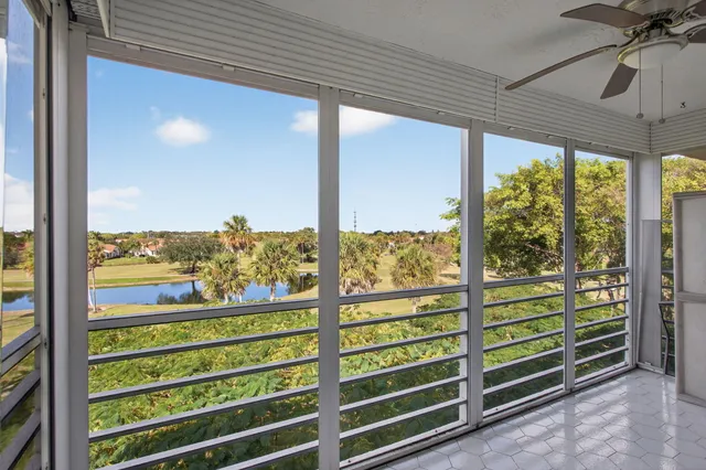 $3,000 | 3960 Oaks Clubhouse Drive, Unit 512, Pompano Beach, FL 33069
