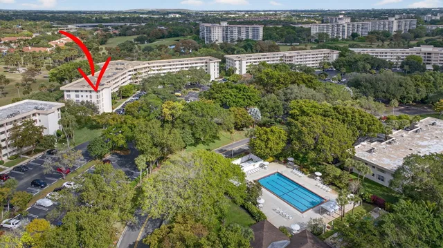 $3,000 | 3960 Oaks Clubhouse Drive, Unit 512, Pompano Beach, FL 33069