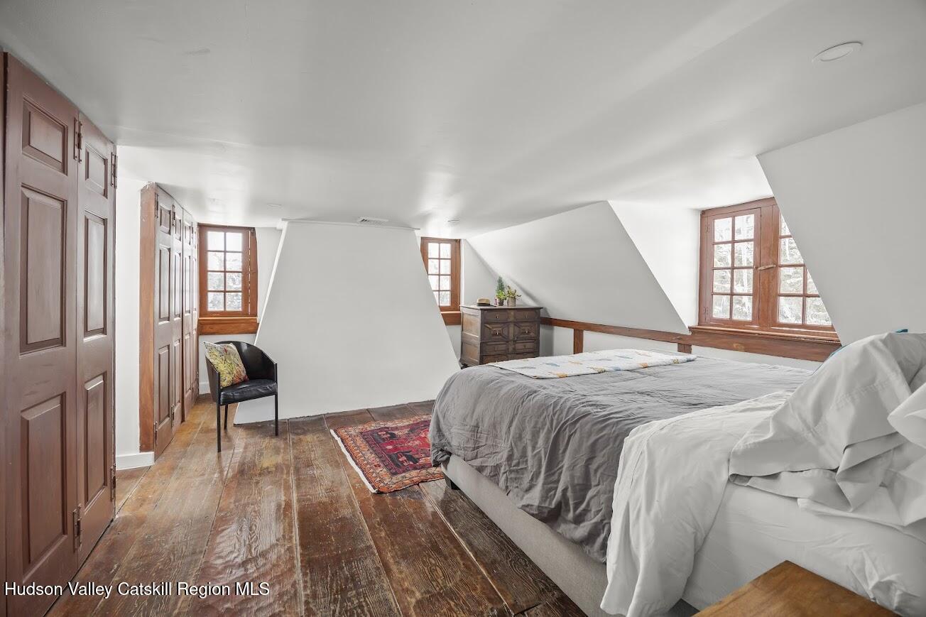 33 Broad Street Kinderhook, NY 12106 - Photo 34 of 83 36 - Front Bedroom
