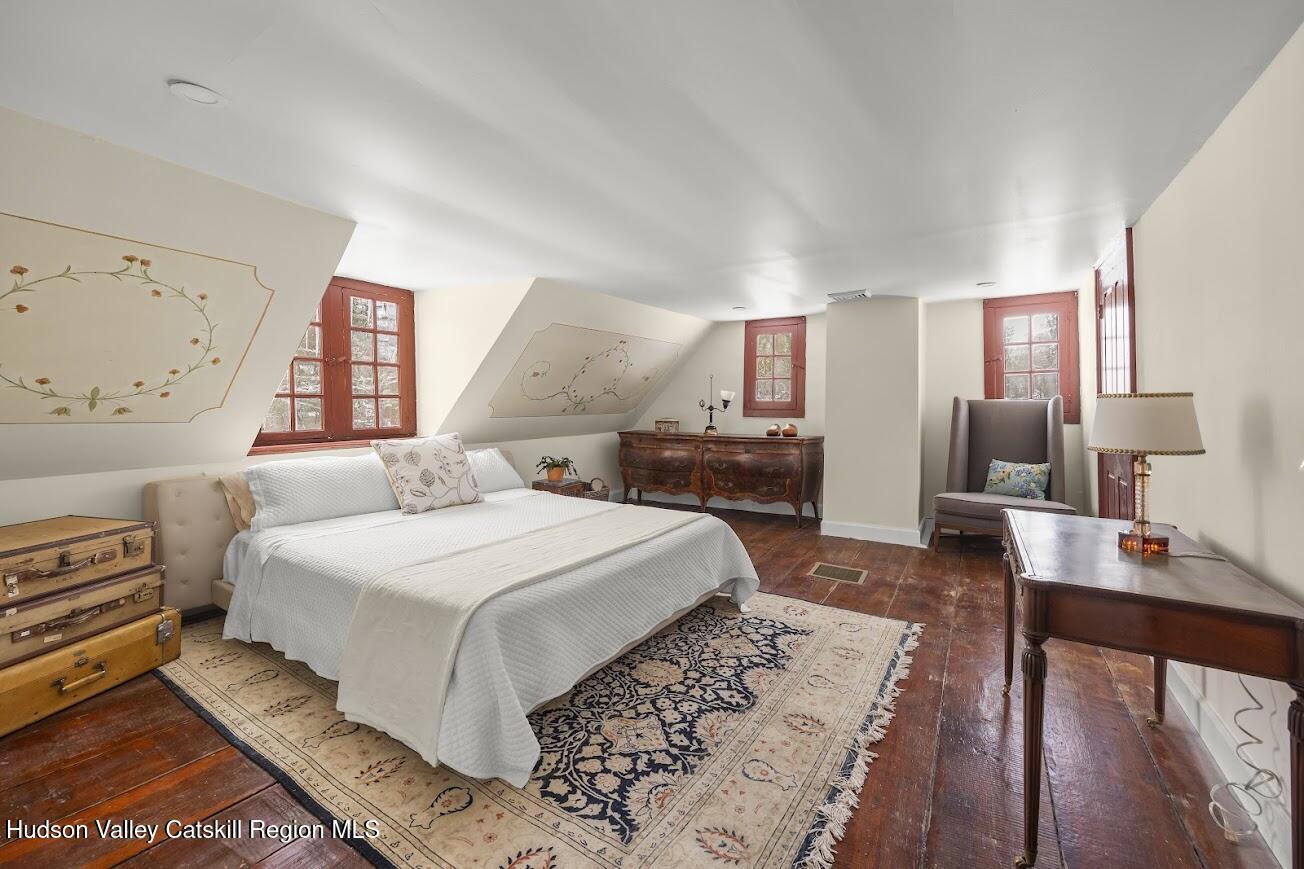 33 Broad Street Kinderhook, NY 12106 - Photo 38 of 83 40 - Front Bedroom with stenciling