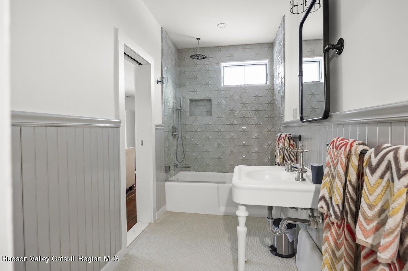 33 Broad Street Kinderhook, NY 12106 - Photo 44 of 76 42 - Third full bath on second level acc