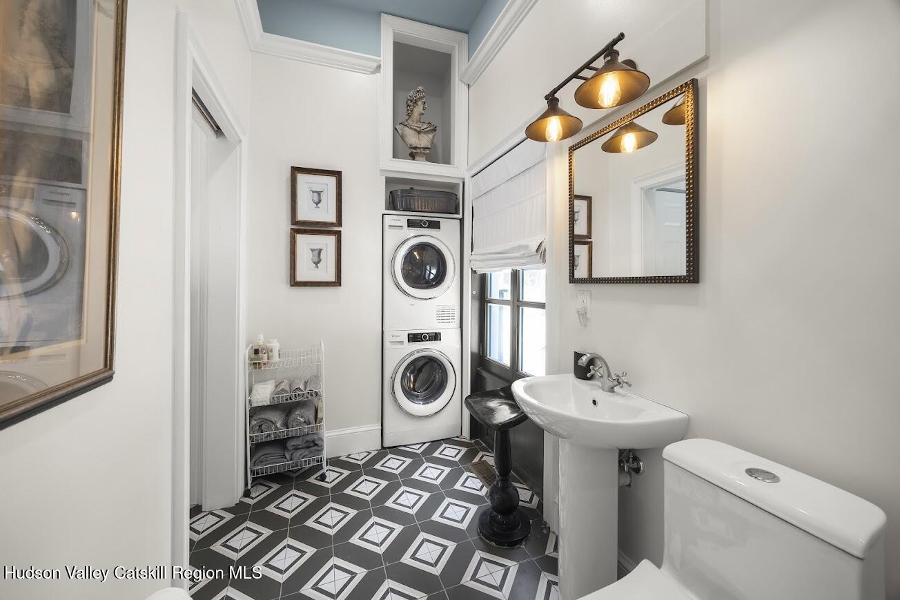 33 Broad Street Kinderhook, NY 12106 - Photo 66 of 83 62 - view of laundry area in ensuite bed
