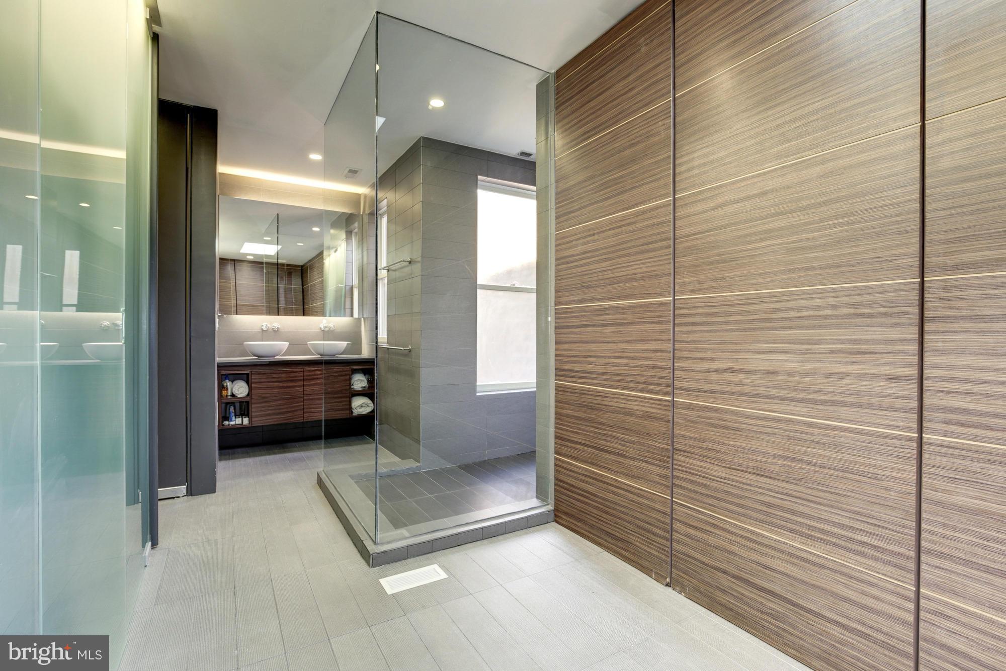 654 9th Street Northeast Washington, DC 20002 - Photo 19 of 26 Bath (Master)