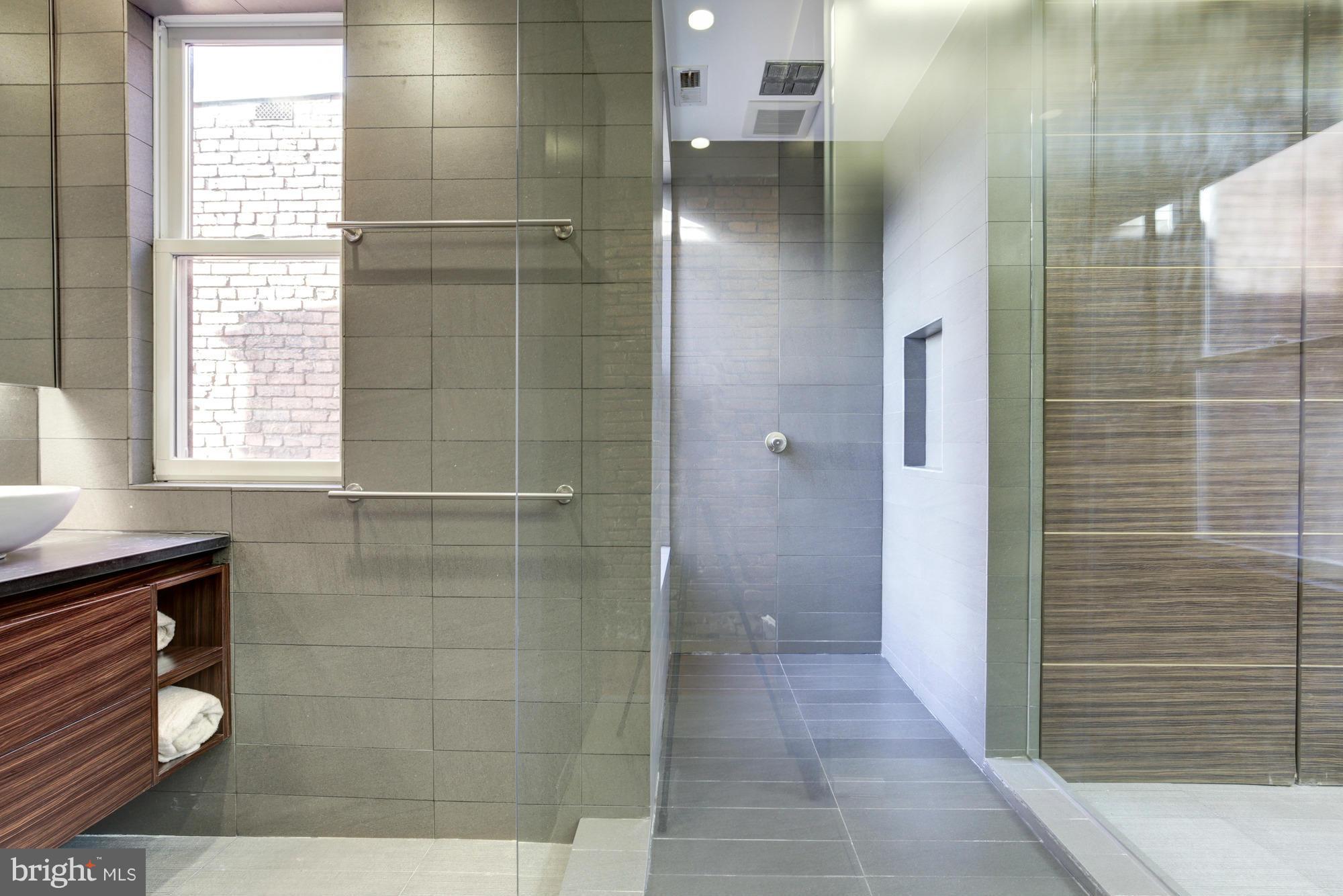 654 9th Street Northeast Washington, DC 20002 - Photo 22 of 26 Bath (Master)