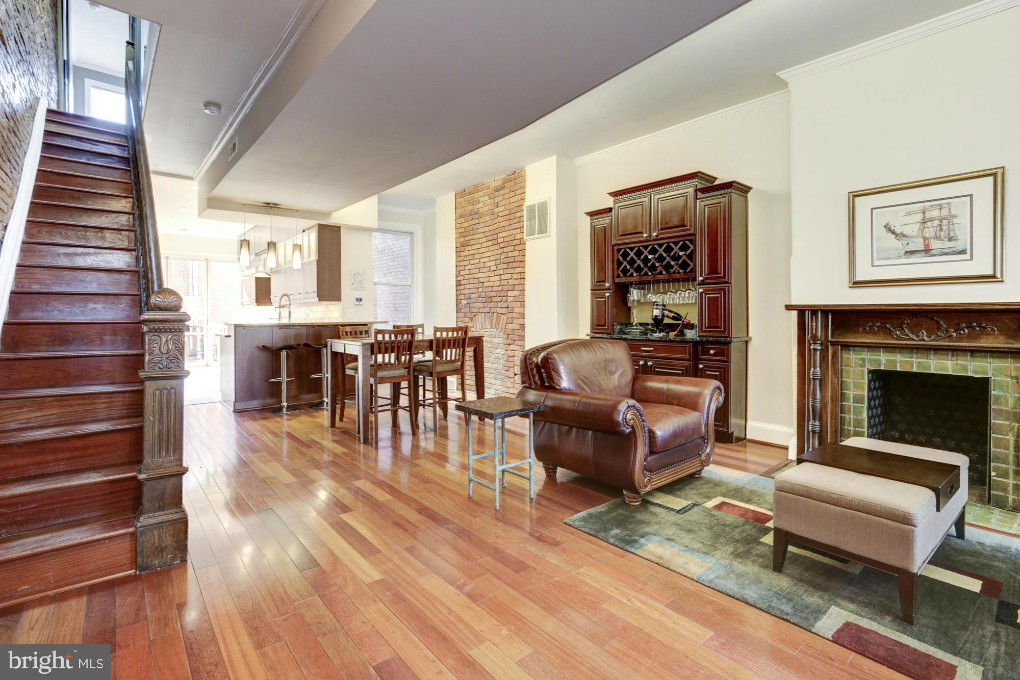 654 9th Street Northeast Washington, DC 20002 - Photo 4 of 26 Living Room