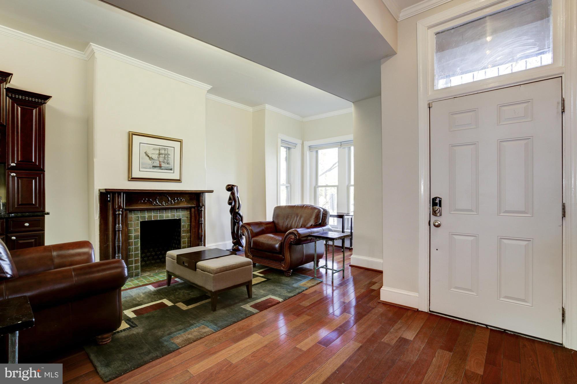 654 9th Street Northeast Washington, DC 20002 - Photo 5 of 26 Living Room