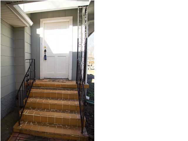 2205 Mae Dell Road Chattanooga, TN 37421 - Photo 2 of 25 Front Door