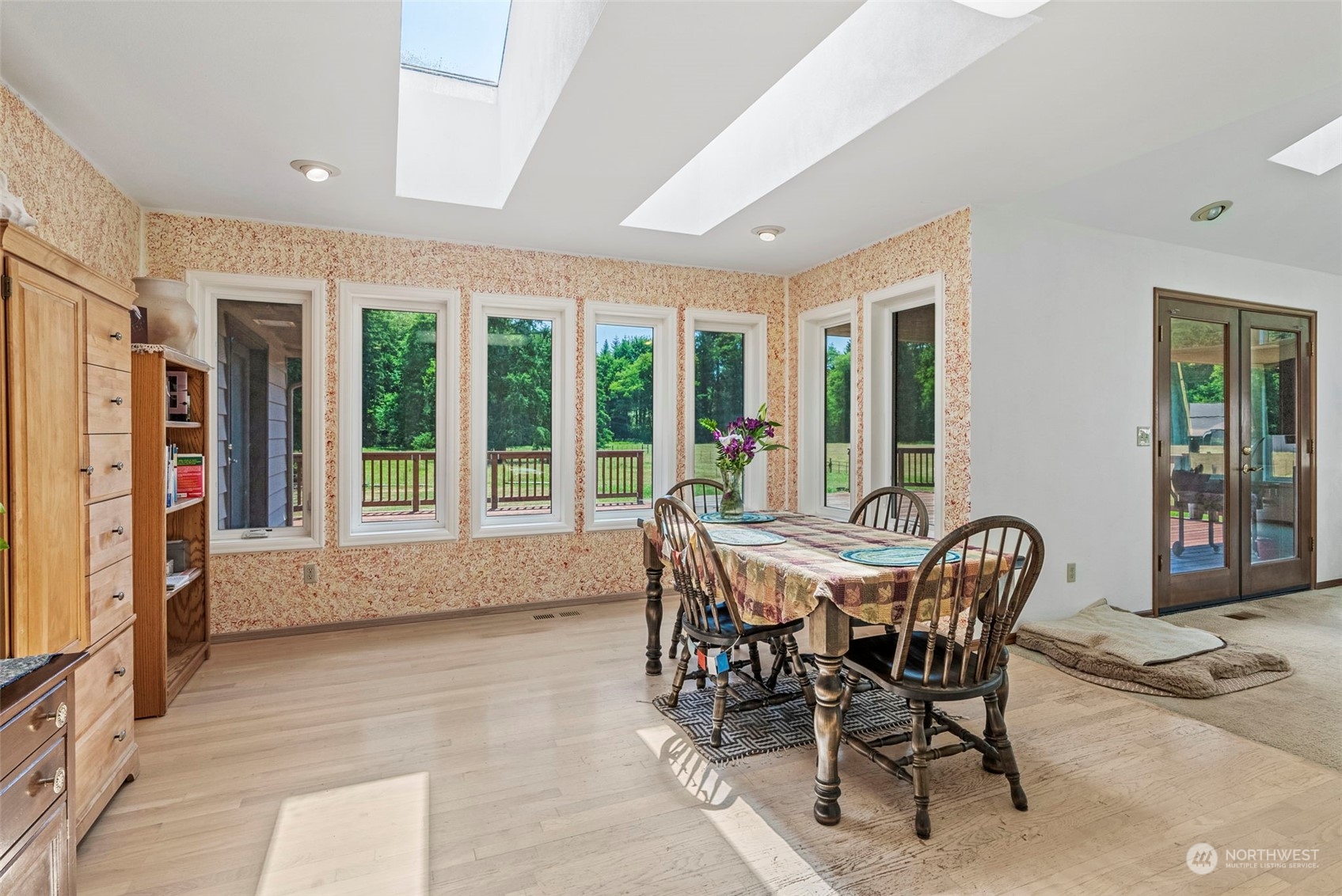 397 Deep Creek Road Chehalis, WA 98532 - Photo 14 of 34 a view of a patio with a table and chairs