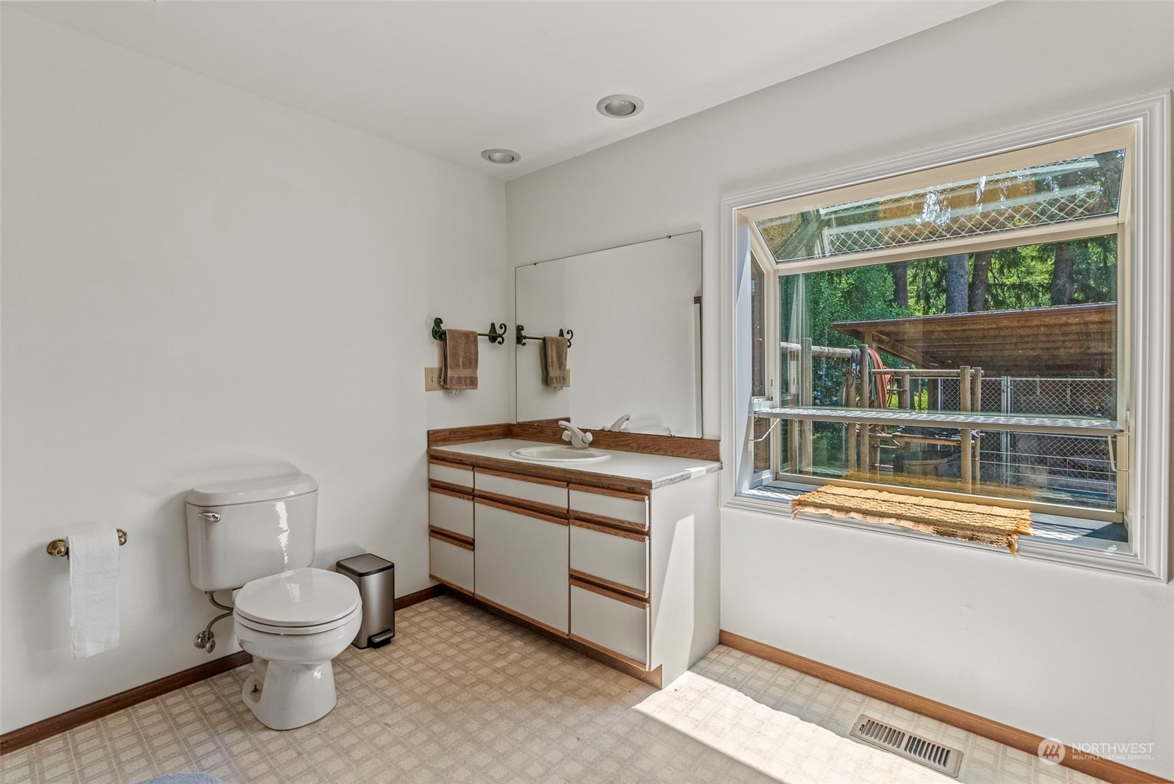 397 Deep Creek Road Chehalis, WA 98532 - Photo 8 of 34 a bathroom with a toilet sink and mirror