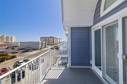 $895,000 | 159 Monroe Boulevard, Unit UPPR, Long Beach, NY 11561