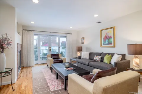 $895,000 | 159 Monroe Boulevard, Unit UPPR, Long Beach, NY 11561