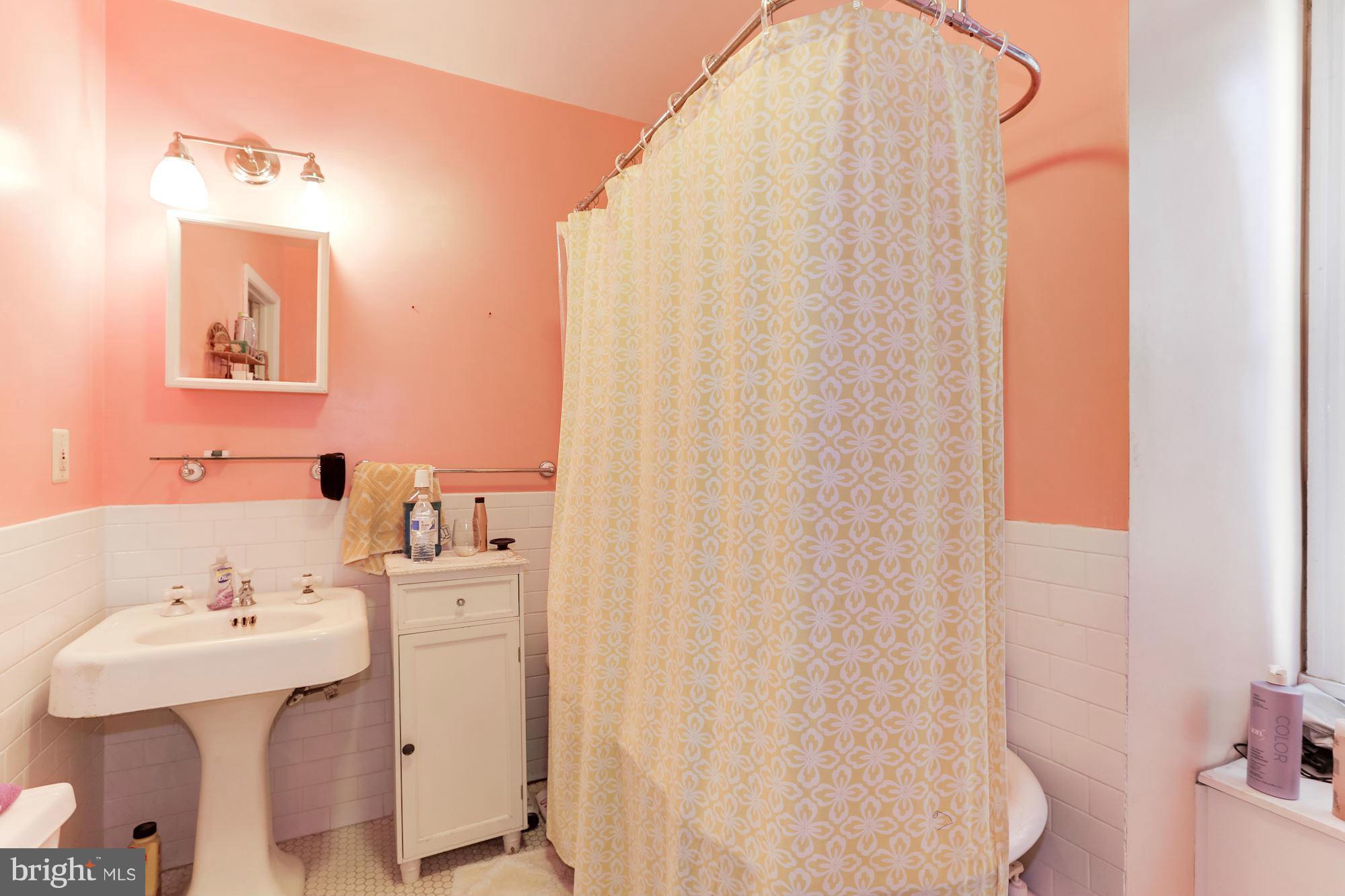 30 R Street Northwest Washington, DC 20001 - Photo 16 of 26 Bath
