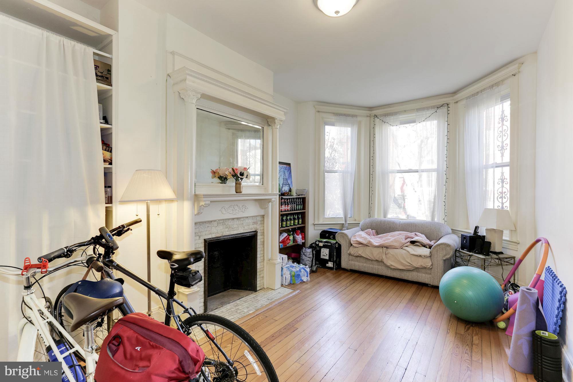 30 R Street Northwest Washington, DC 20001 - Photo 5 of 26 Living Room