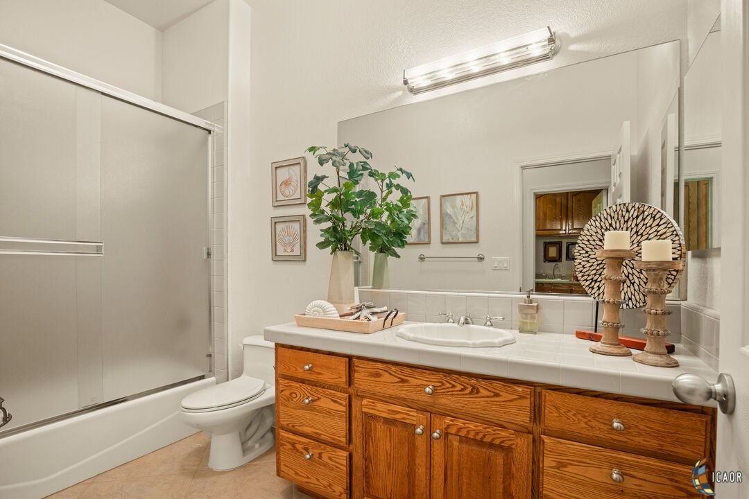 898 West Ross Road, Unit B El Centro, CA 92243 - Photo 15 of 35 Gallery Image 15