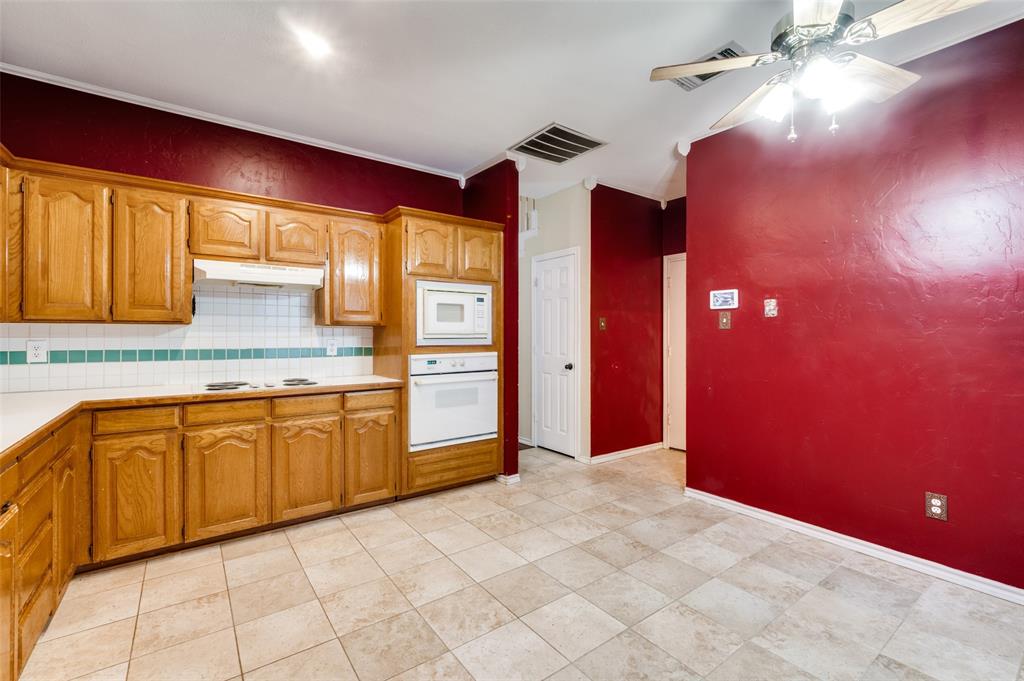 3902 Amy Court Arlington, TX 76016 - Photo 11 of 26