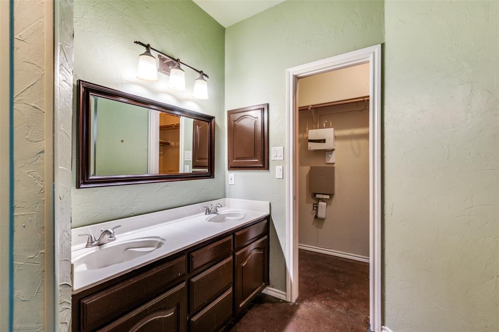 3902 Amy Court Arlington, TX 76016 - Photo 14 of 26