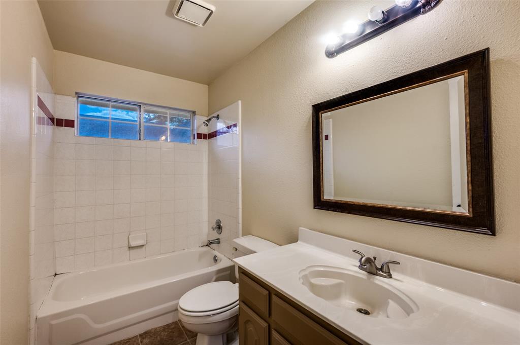 3902 Amy Court Arlington, TX 76016 - Photo 22 of 26 Upstairs bathroom