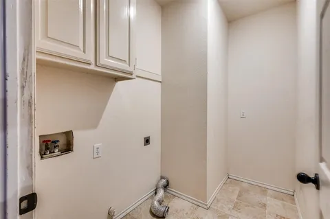 $340,000 | 3902 Amy Court, Arlington, TX 76016