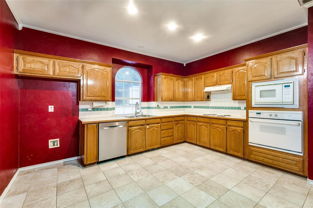 3902 Amy Court Arlington, TX 76016 - Photo 10 of 26