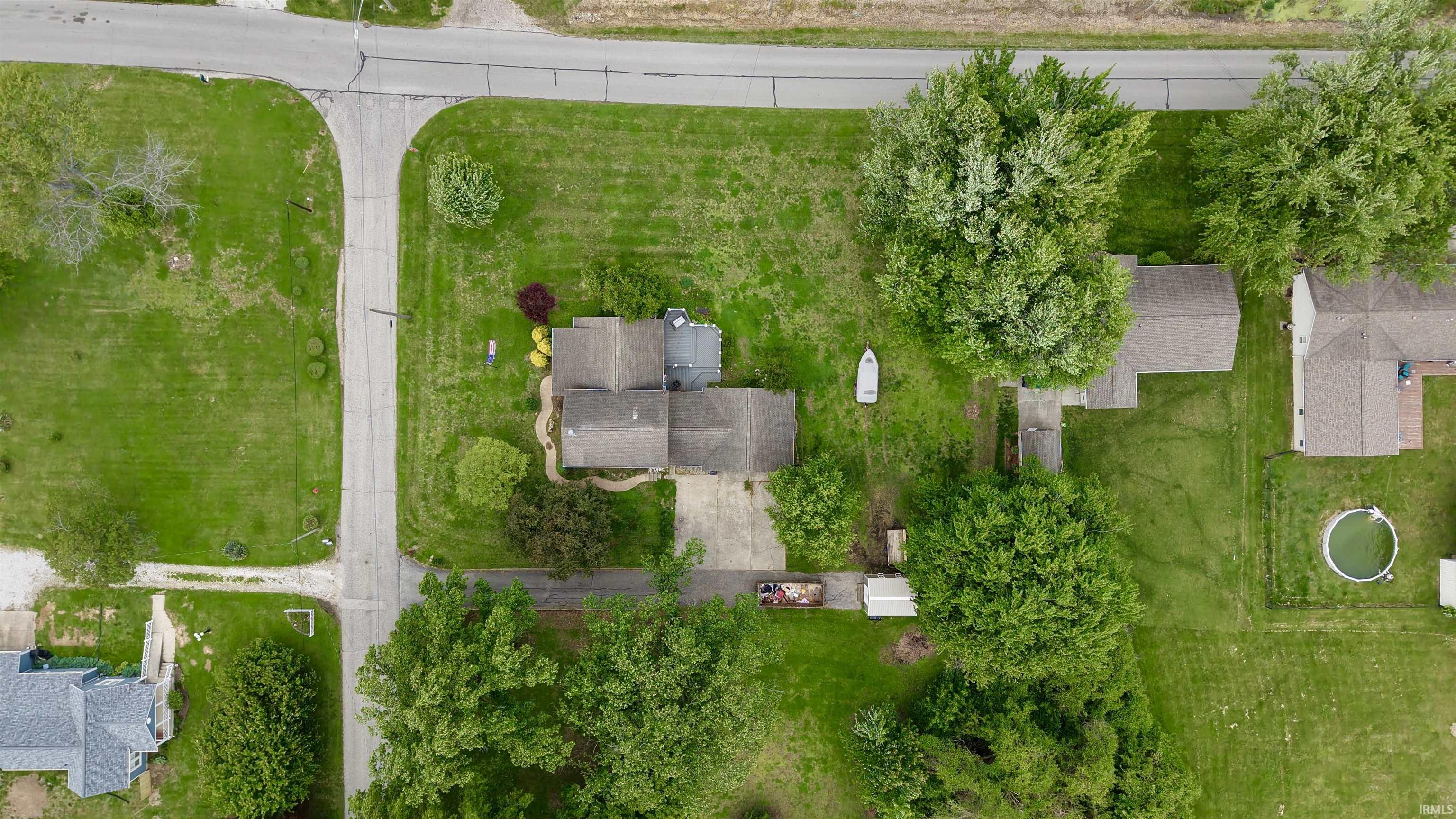 1018 Jersey Street Washington, IN 47501 - Photo 3 of 29