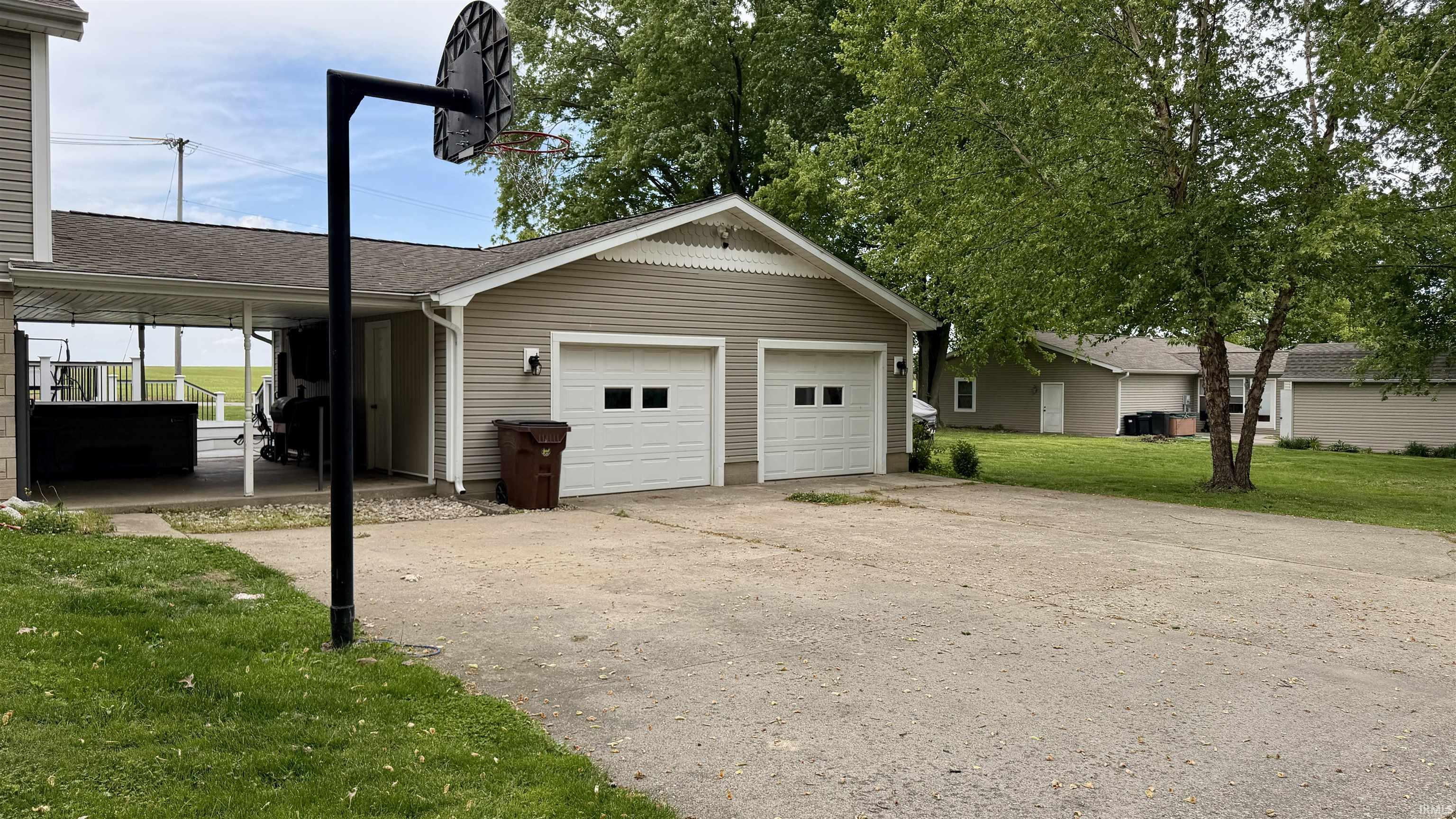 1018 Jersey Street Washington, IN 47501 - Photo 4 of 29