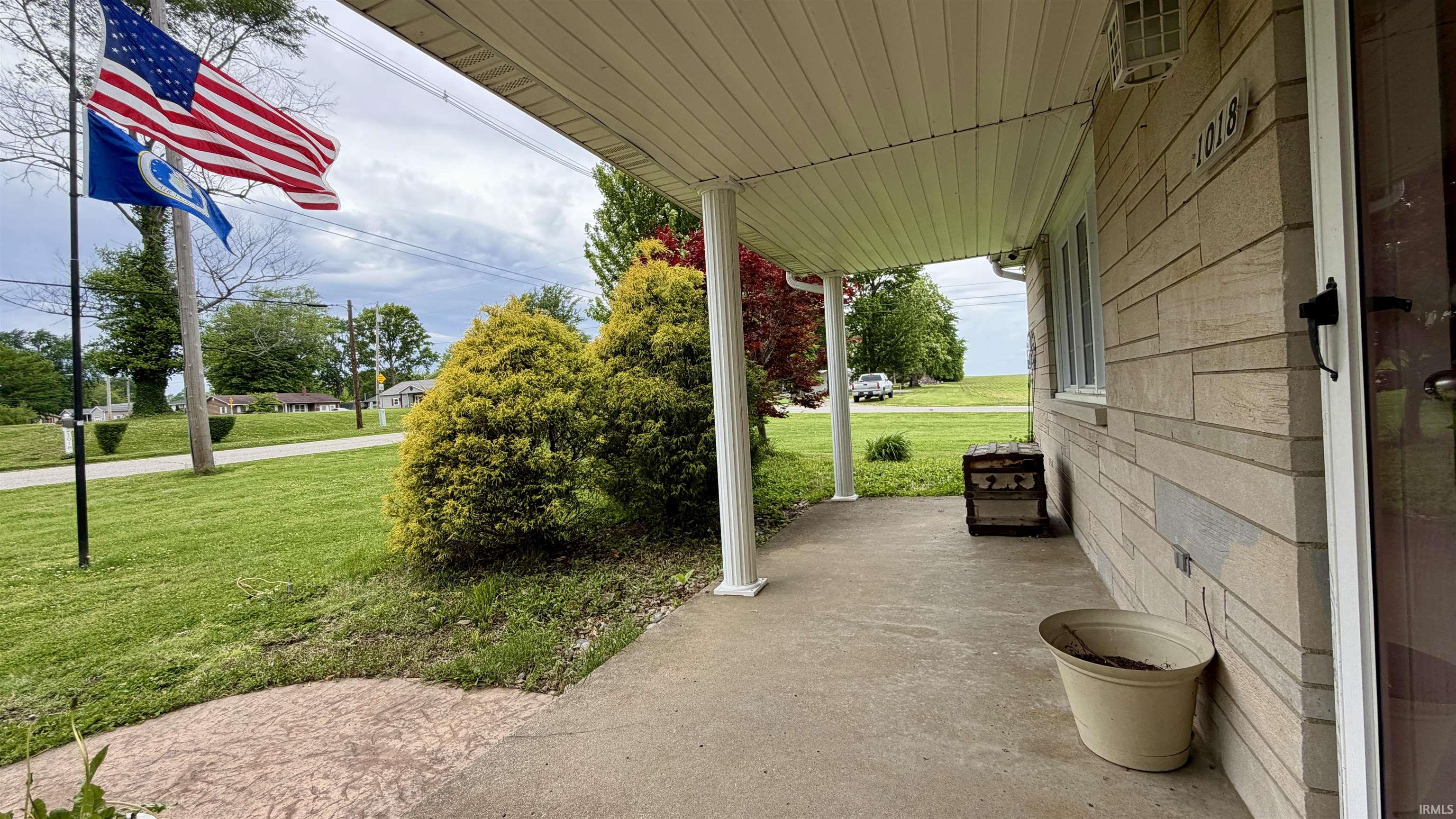 1018 Jersey Street Washington, IN 47501 - Photo 6 of 29