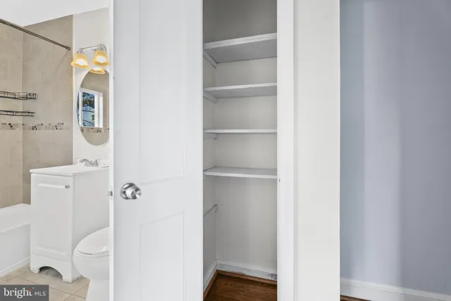 $2,950 | 2325 Fairview Terrace, Alexandria, VA 22303