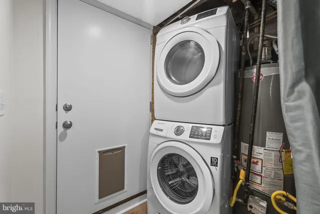 $2,950 | 2325 Fairview Terrace, Alexandria, VA 22303