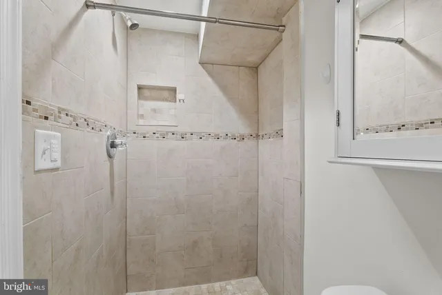 $2,950 | 2325 Fairview Terrace, Alexandria, VA 22303