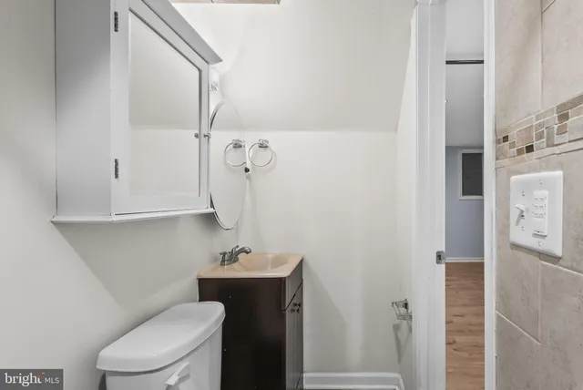 $2,950 | 2325 Fairview Terrace, Alexandria, VA 22303