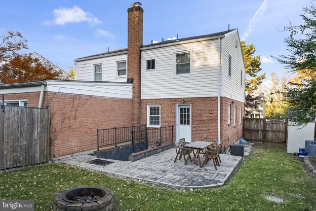 $2,950 | 2325 Fairview Terrace, Alexandria, VA 22303