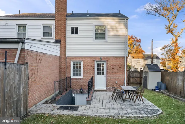 $2,950 | 2325 Fairview Terrace, Alexandria, VA 22303