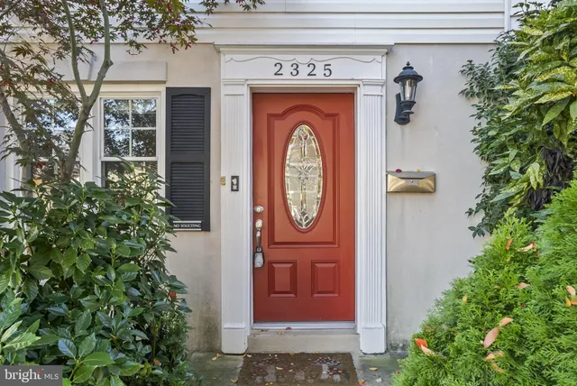 $2,950 | 2325 Fairview Terrace, Alexandria, VA 22303