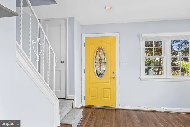 $2,950 | 2325 Fairview Terrace, Alexandria, VA 22303