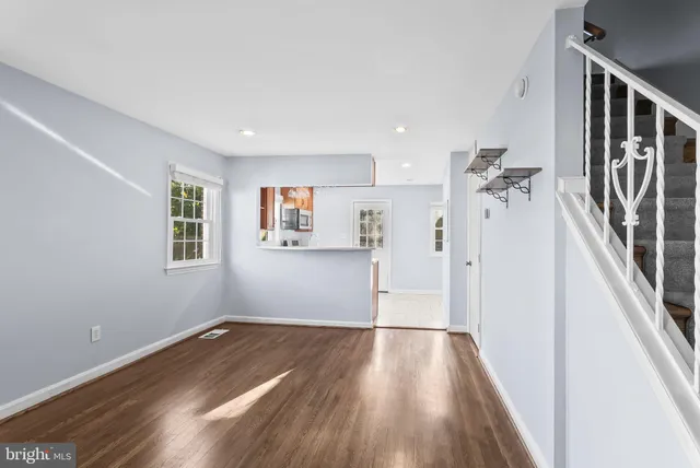 $2,950 | 2325 Fairview Terrace, Alexandria, VA 22303