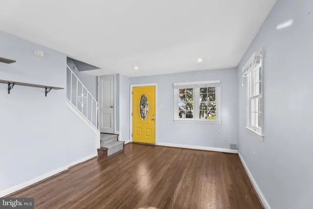 $2,950 | 2325 Fairview Terrace, Alexandria, VA 22303