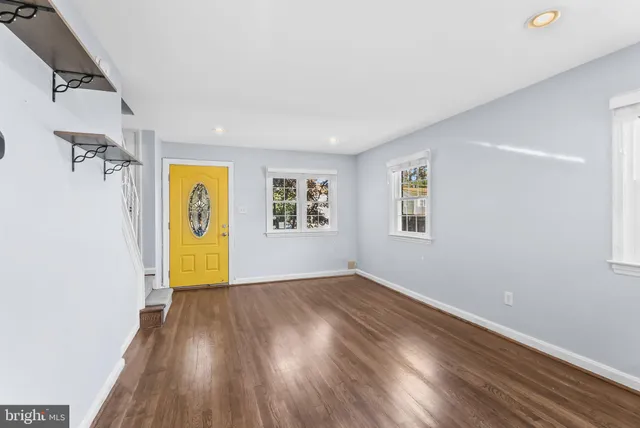 $2,950 | 2325 Fairview Terrace, Alexandria, VA 22303