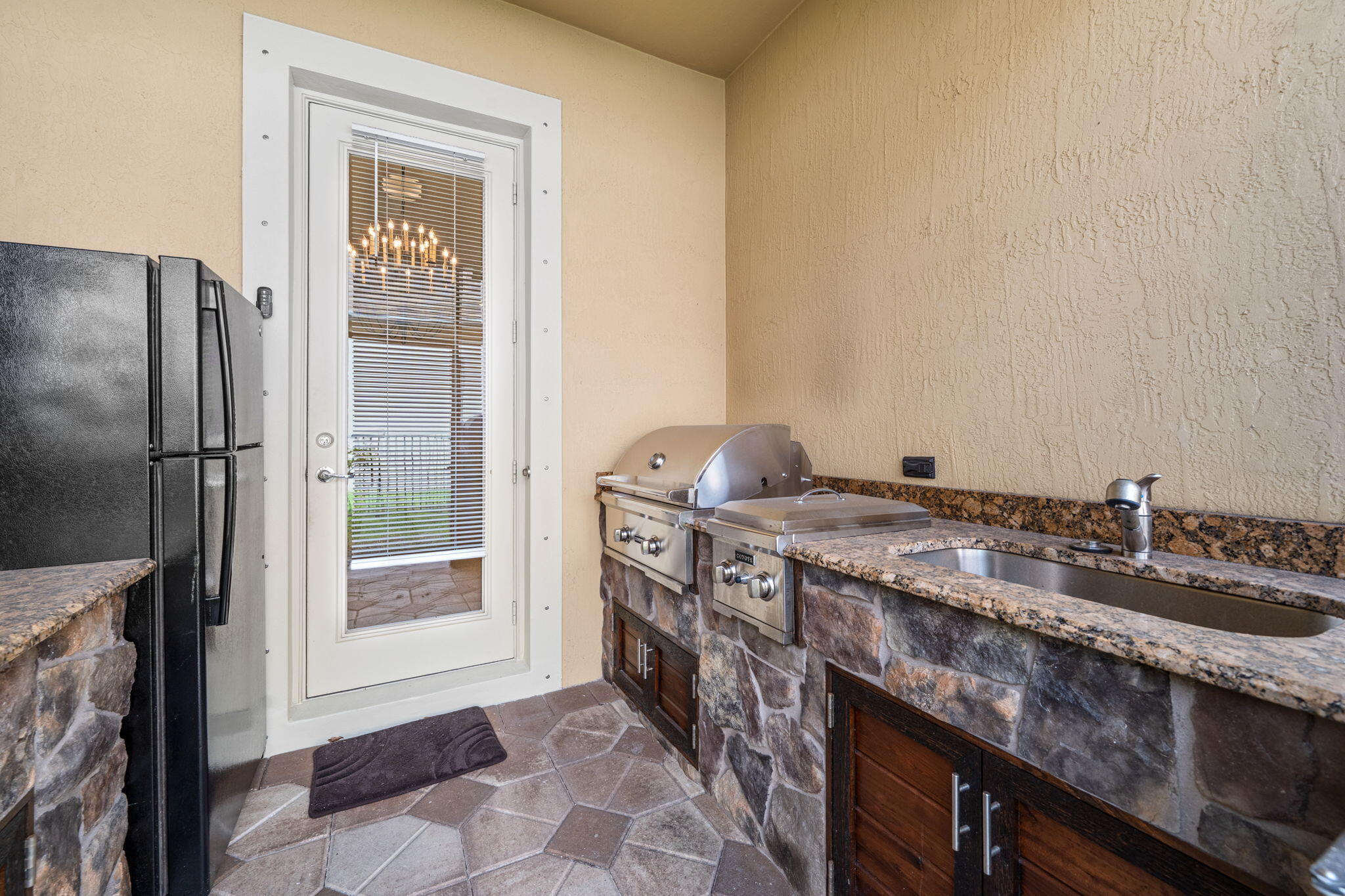 10765 Pisa Road Wellington, FL 33414 - Photo 31 of 61 Side screened area for grilling