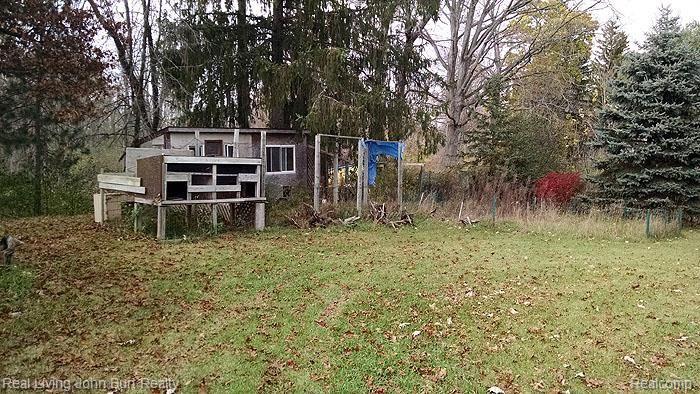 1870 Peppermill Road Lapeer, MI 48446 - Photo 3 of 15