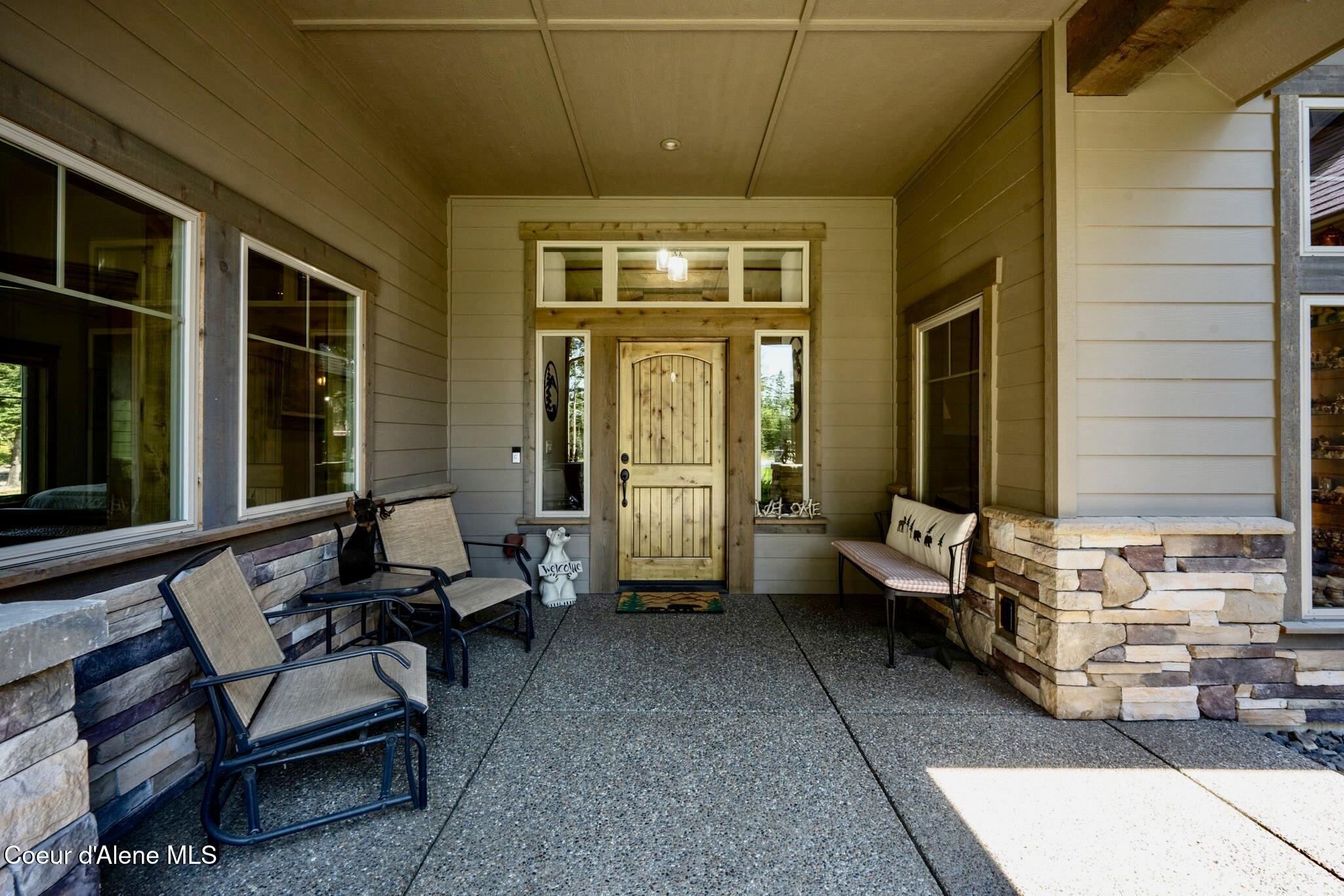 1609 East Amulet Circle Rathdrum, ID 83858 - Photo 4 of 68 Huge covered front entry