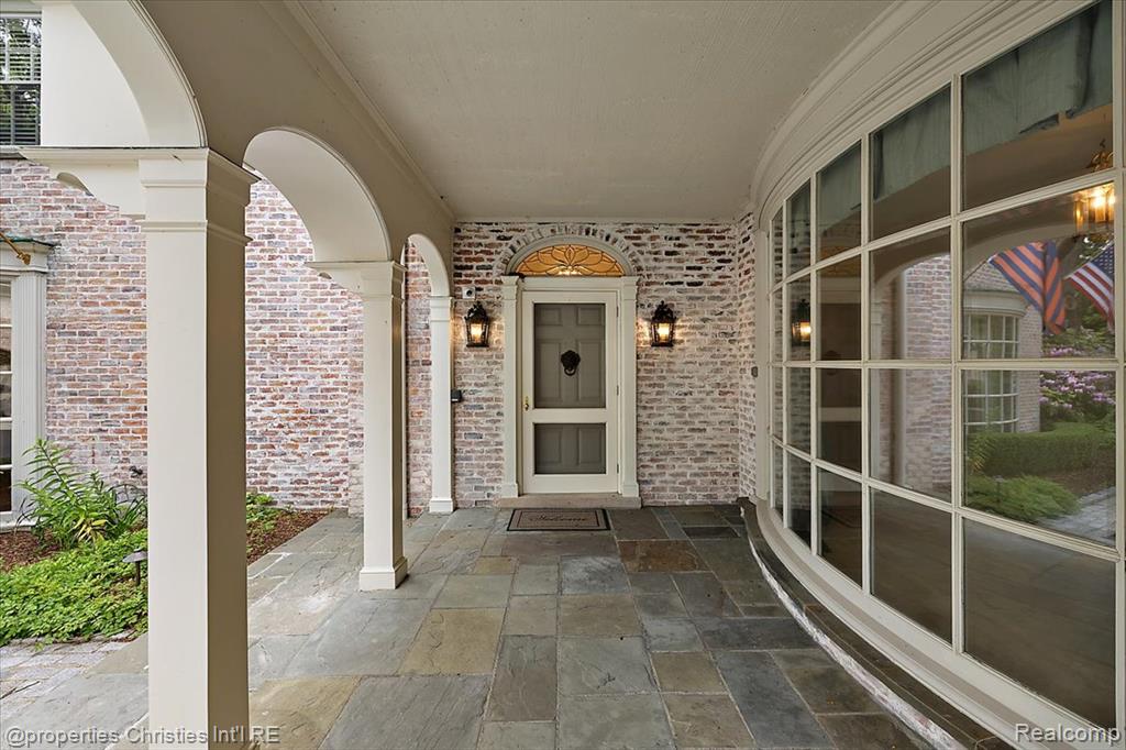 237 Lake Shore Road Grosse Pointe Farms, MI 48236 - Photo 11 of 98 Gallery Image 11