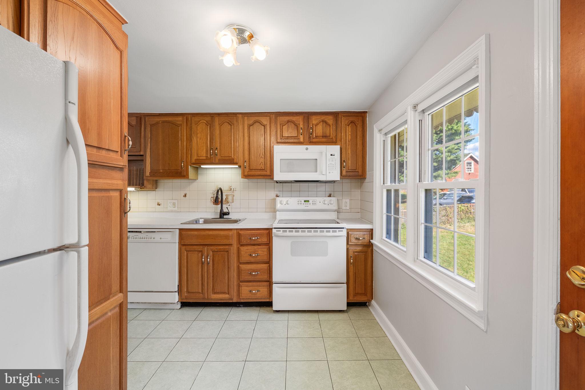 223 Cameron Road Willow Grove, PA 19090 - Photo 11 of 43 Gallery Image 11