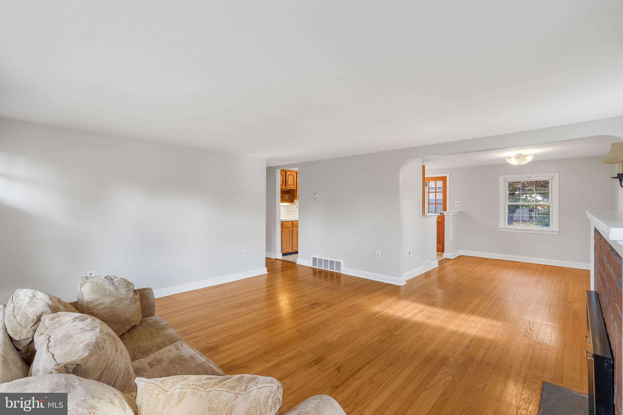 223 Cameron Road Willow Grove, PA 19090 - Photo 5 of 43 Gallery Image 5