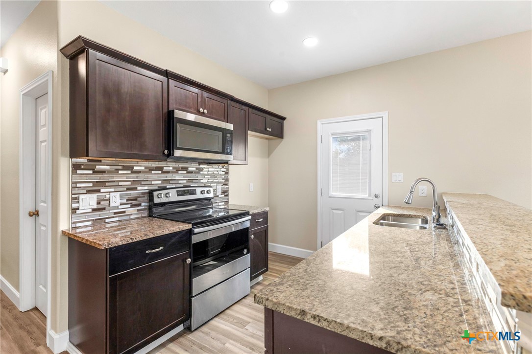 1628 Armstrong Street Luling, TX 78648 - Photo 8 of 22